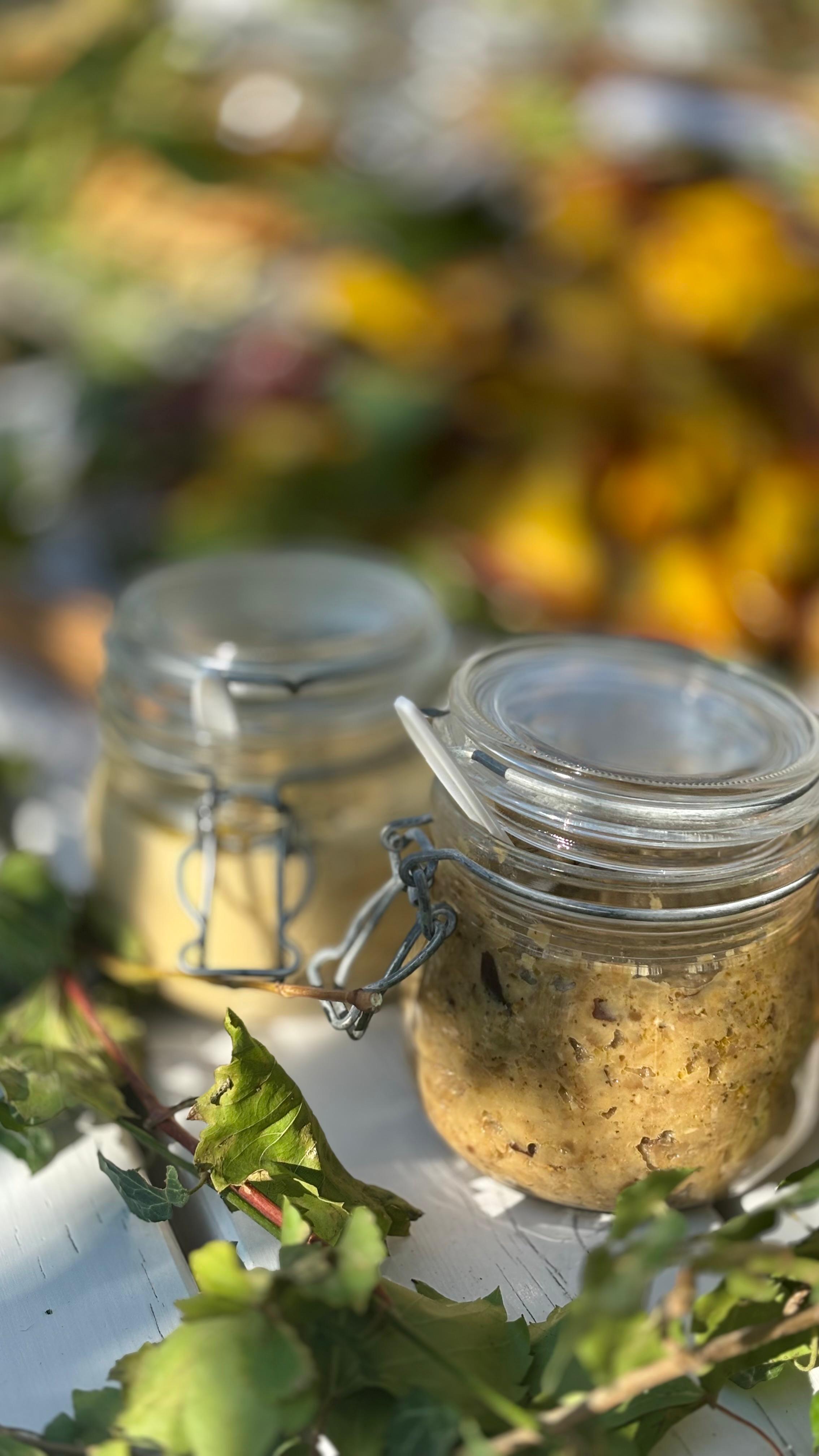 Bocaux de tartinade maison aux herbes